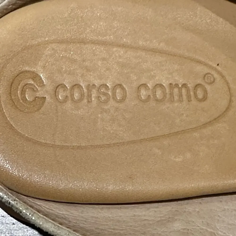 Corso Como Womens Size 10 Leather Metallic Crossover Slip On Sandals